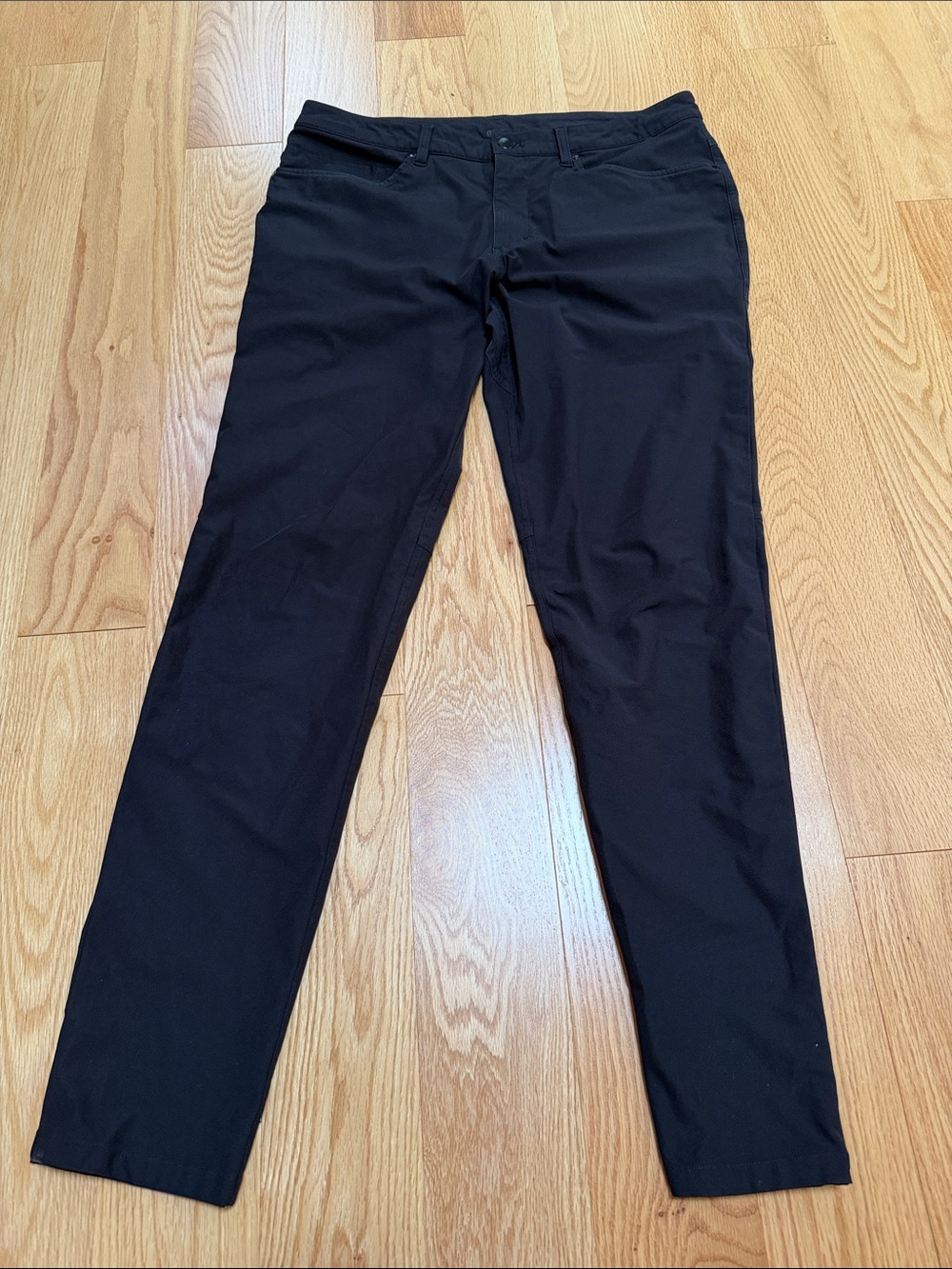 Lululemon men’s sz 33 ABC classic fit five pocket trousers .